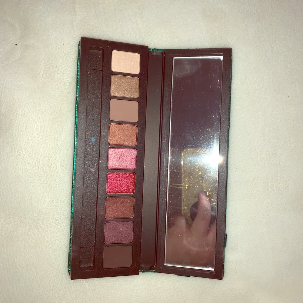 MAC shiny pretty things eyeshadow palette